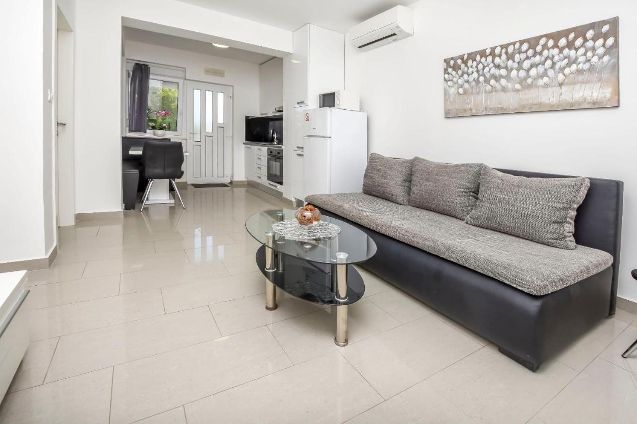 Maja Apartment *