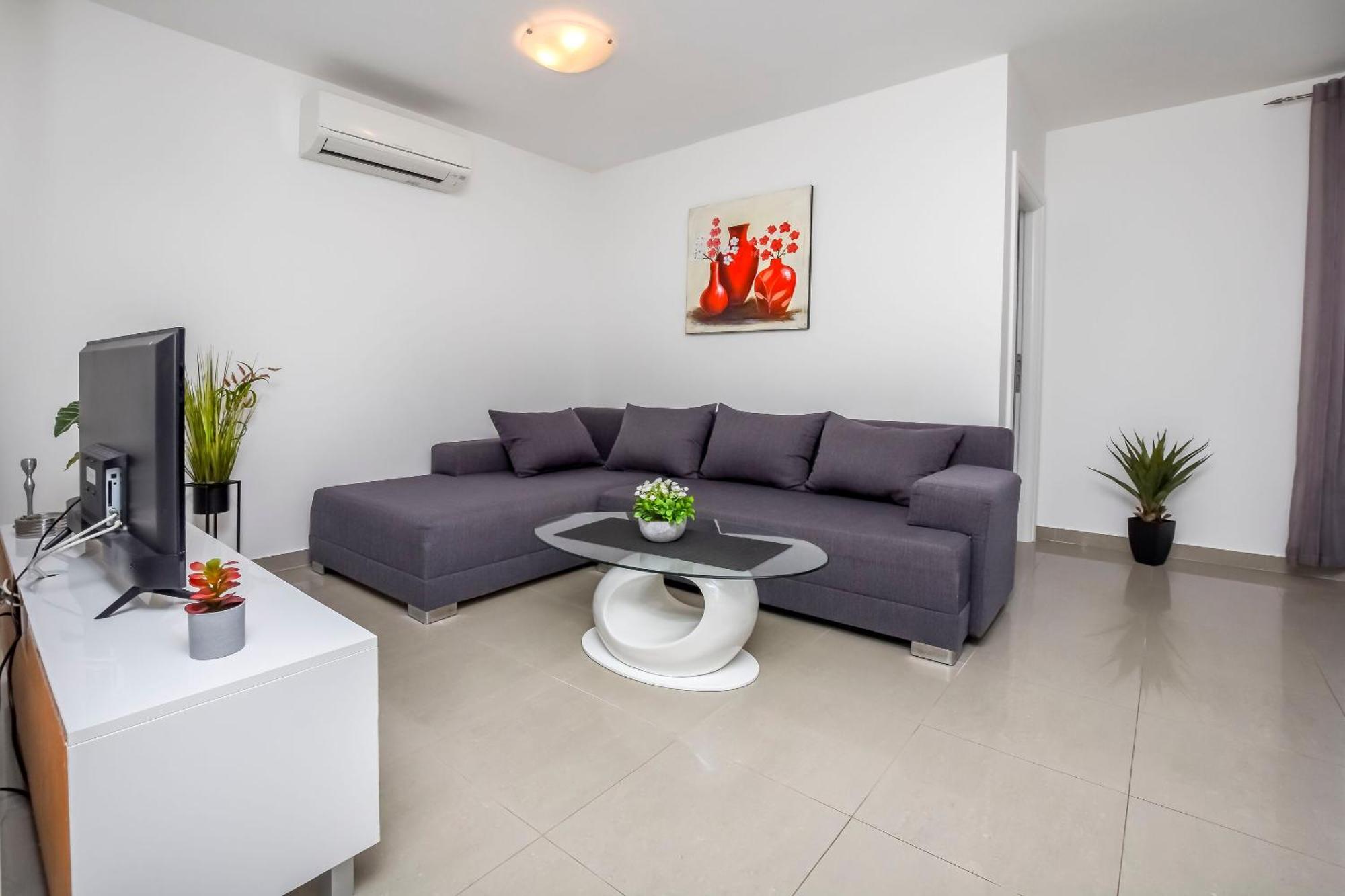 Maja Apartment *